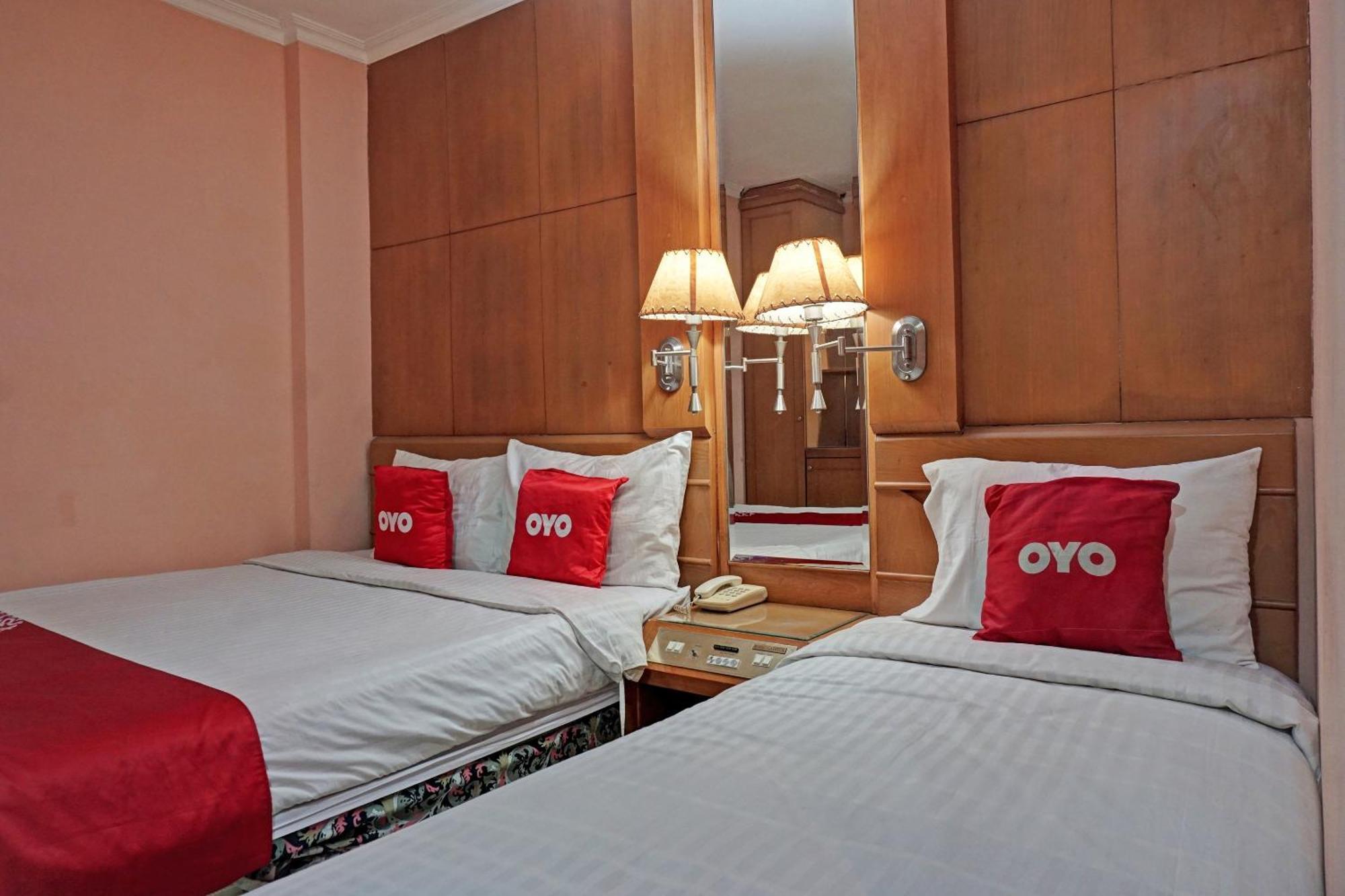 Oyo 671 Hotel Capitol Jakarta Exterior photo