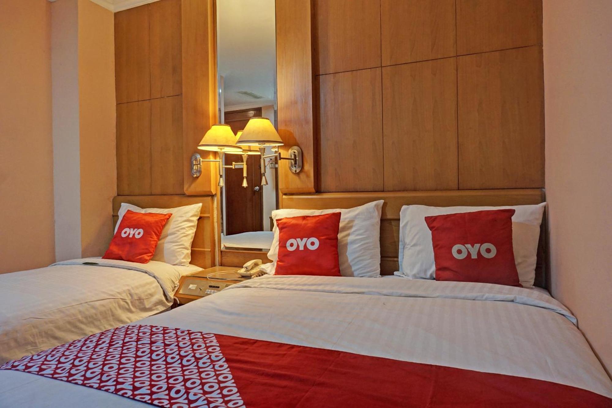 Oyo 671 Hotel Capitol Jakarta Exterior photo
