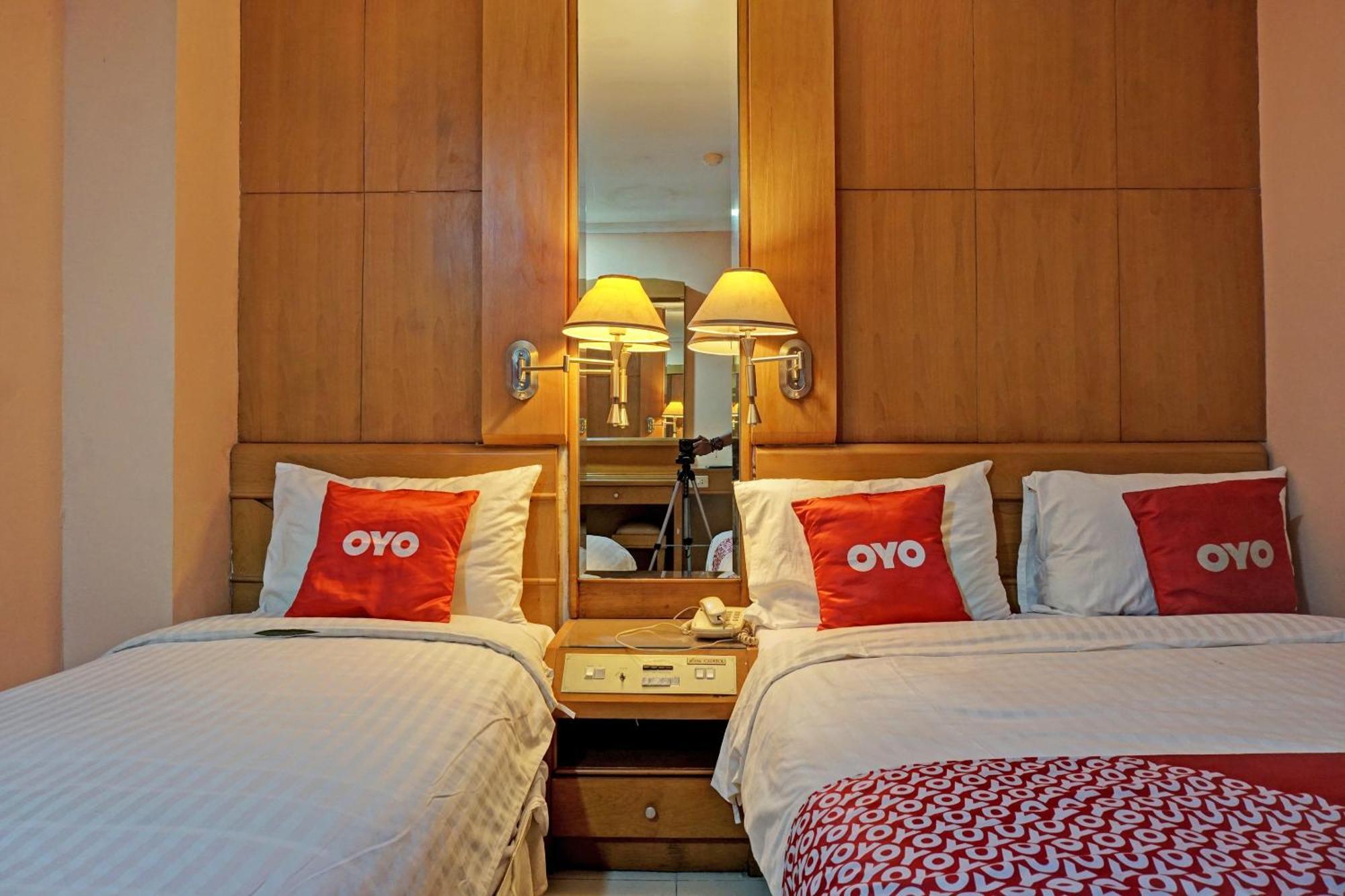 Oyo 671 Hotel Capitol Jakarta Exterior photo