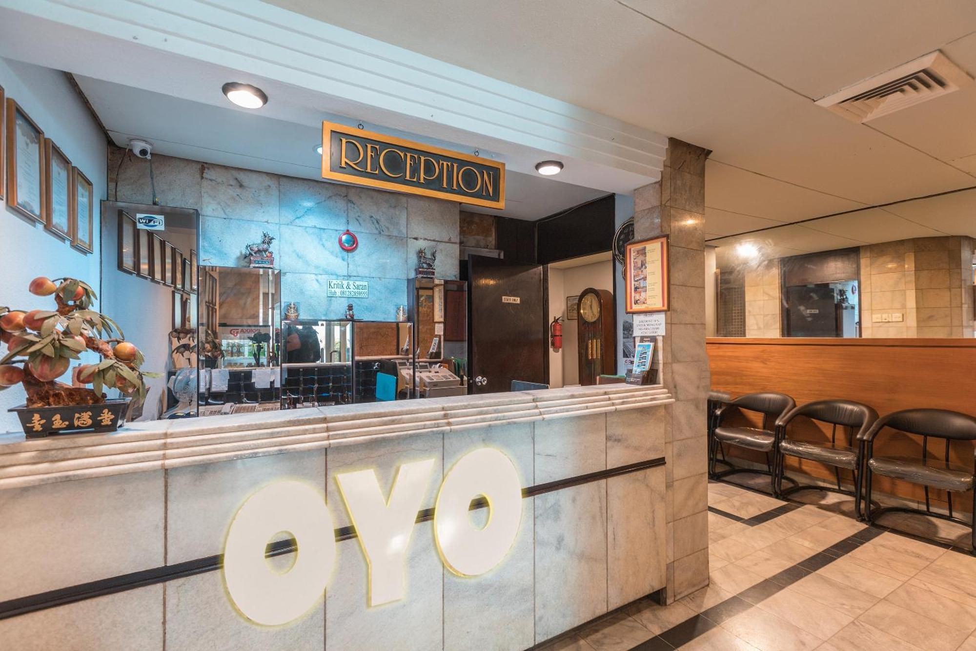 Oyo 671 Hotel Capitol Jakarta Exterior photo